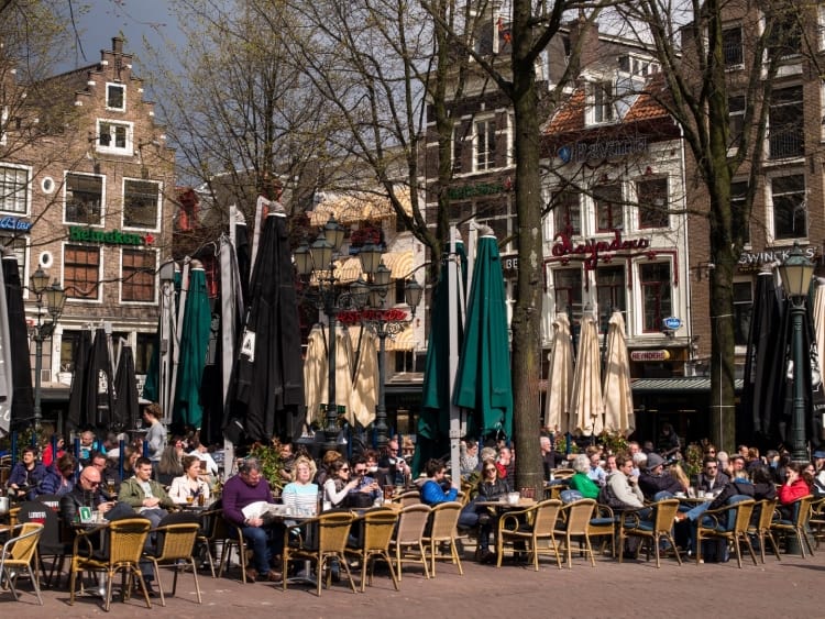 Always busy and cosy, especially during the summer the terraces on the Leidseplein are crowded.