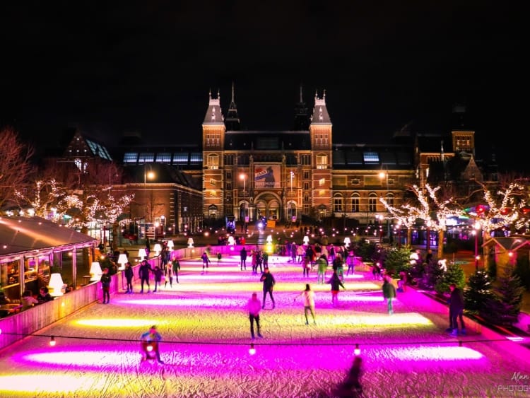 In winter there is always a nice ice rink on the Museumplein