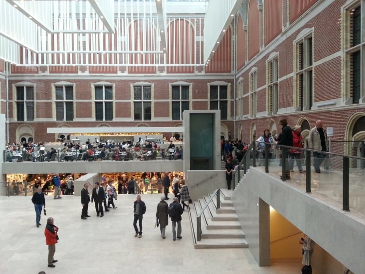 Für einen Kaffee oder ein Sandwich können Sie das Restaurant des Rijksmuseums besuchen