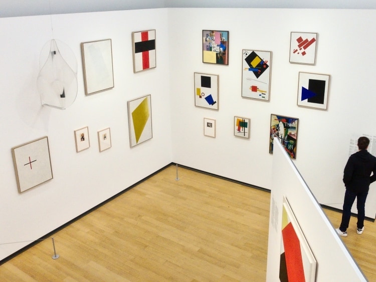 Moderne Kunst im Stedelijk Museum, russische Avantgarde-Kunst