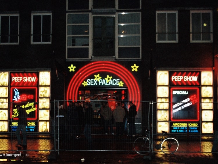 Peep Show im Rotlichtviertel